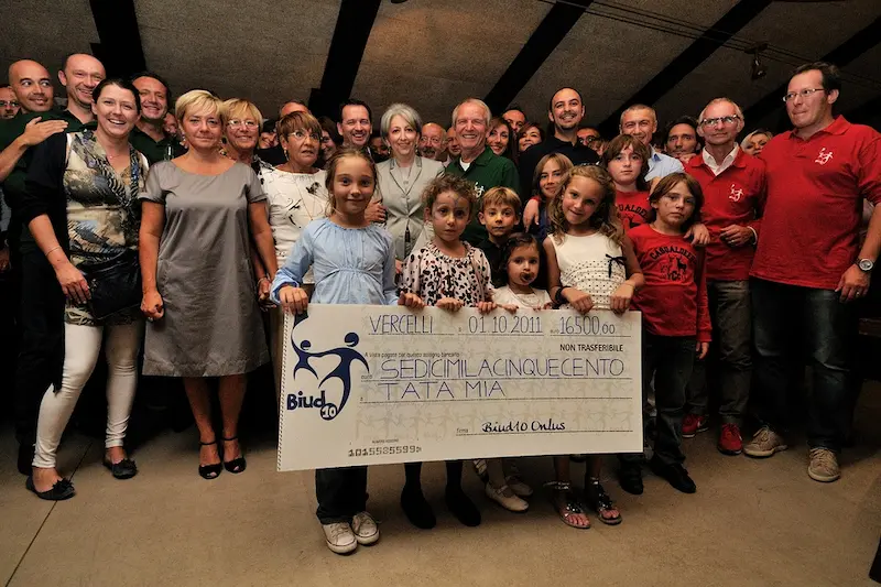 Assegno di 16.500 Euro il 1° Ottobre 2011 in occasione della cena in ricordo di Andrea